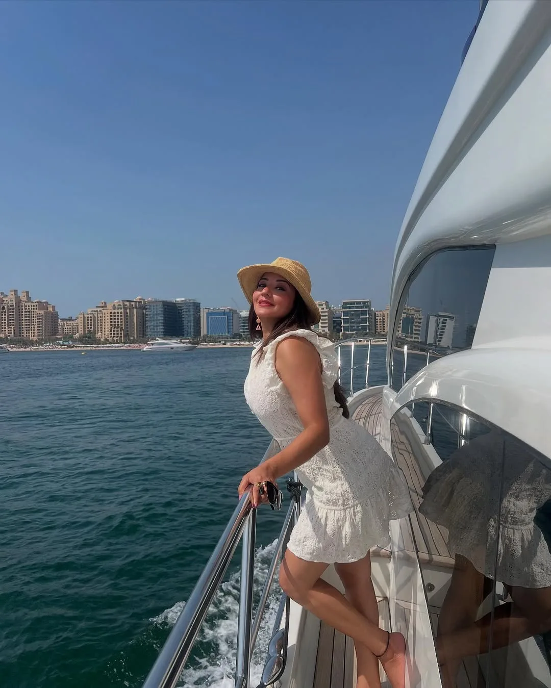 Bhojpuri Actress Monalisa Bold Look...