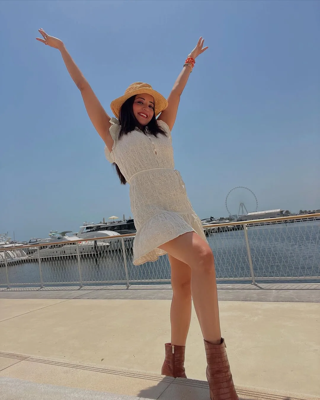 Bhojpuri Actress Monalisa Bold Look...