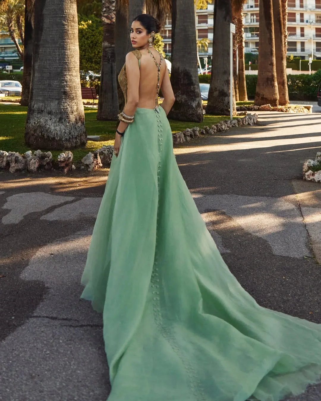 Janhvi Kapoor Bold Backless Glamour...