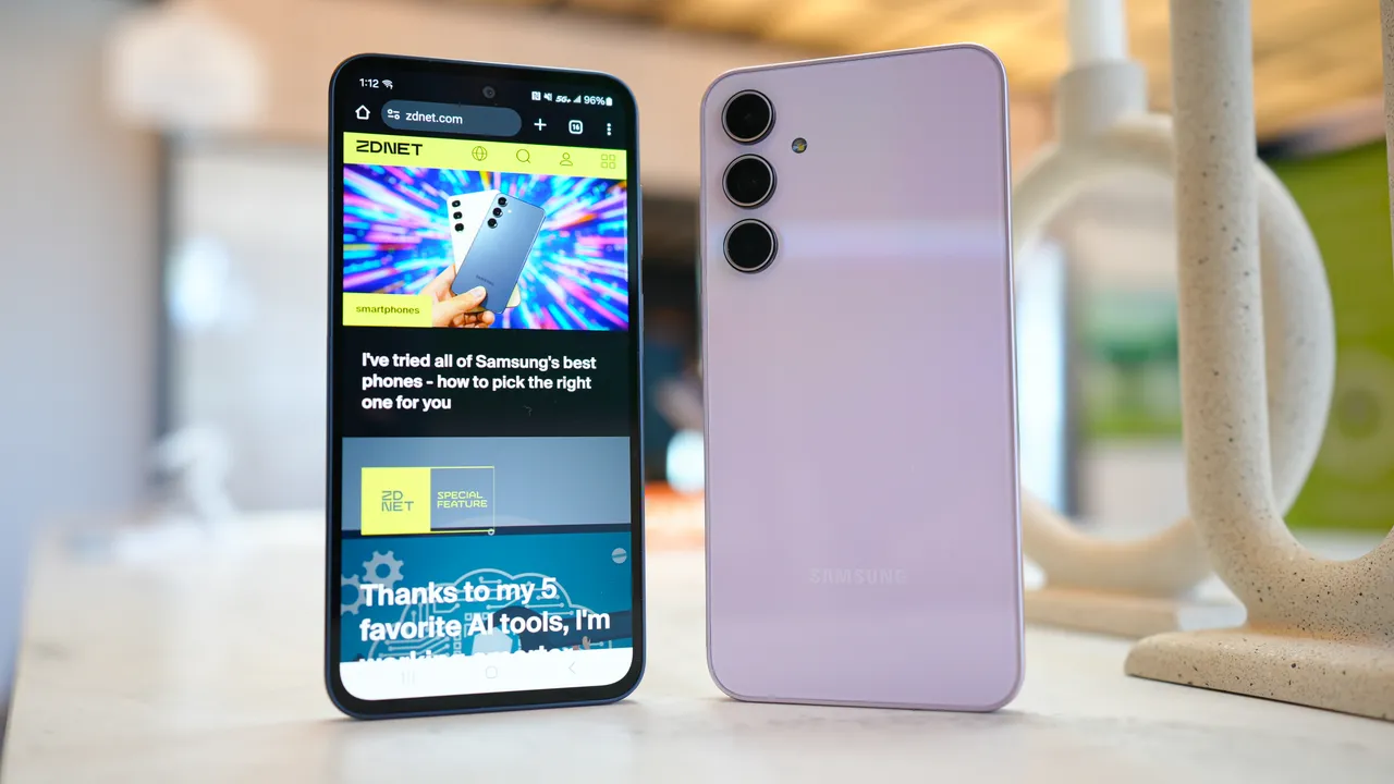 Galaxy A35 or Motorola