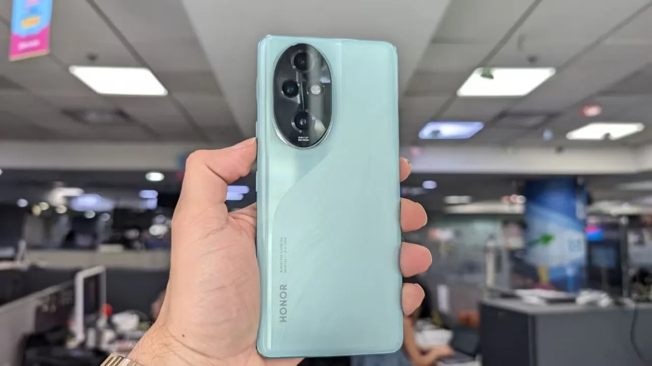HONOR 200 5G Becomes Less...