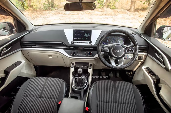 7-Seater Cars: मारुति अर्टिगा