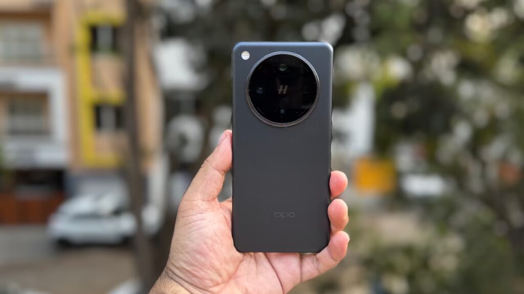 Top 5 back camera smartphones with high-end lenses in 2025