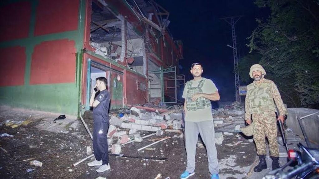 Mission Sindoor: एक बार भी धुआं धुआं हुआ पाकिस्तान! रात इतने बजे सक्सेसफुल हुआ मिशन सिंदूर, पाकिस्तान में 9 आतंकी ठिकानों को किया तबाह