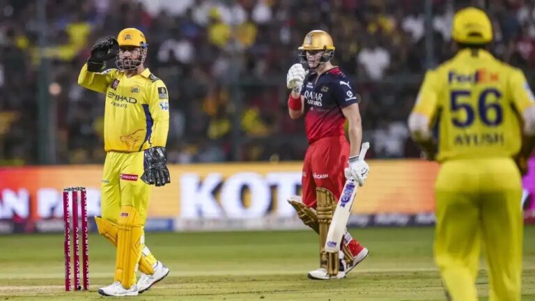 RCB खिलाफ धोनी के इस फैसले ने किया चेन्नई का बेडा गर्क, कोच फ्लेमिंग ने खोला बड़ा राज