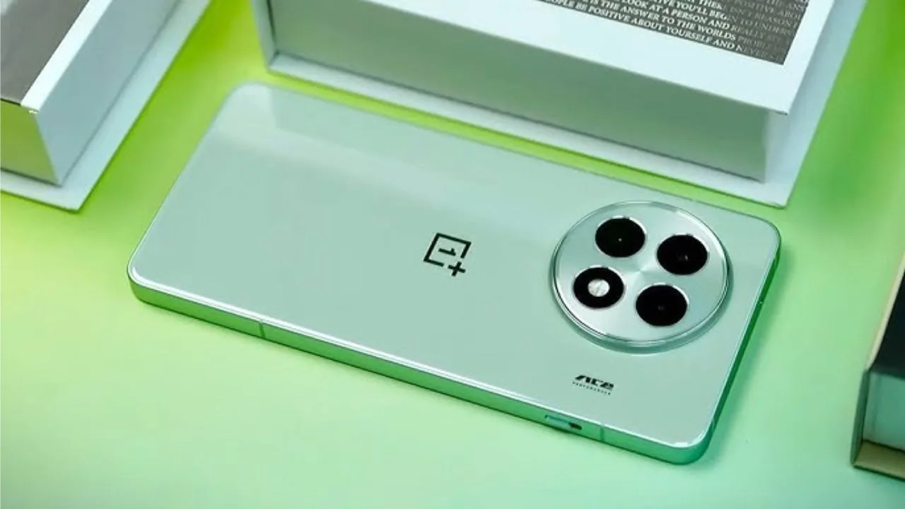 OnePlus Ace 5 Extreme Edition...