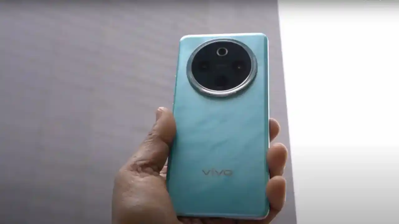 Vivo T4 Ultra tipped with...