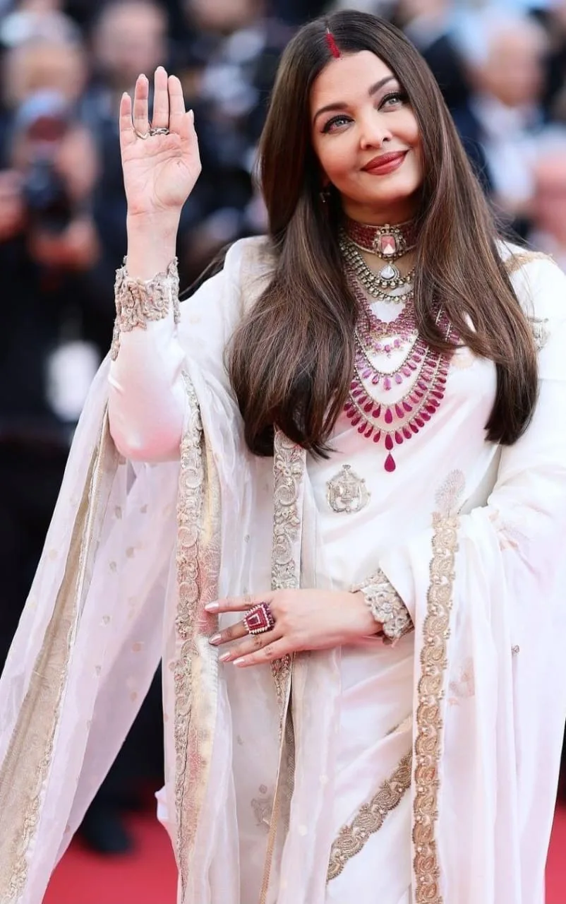 Aishwarya Rai Turns Heads at...