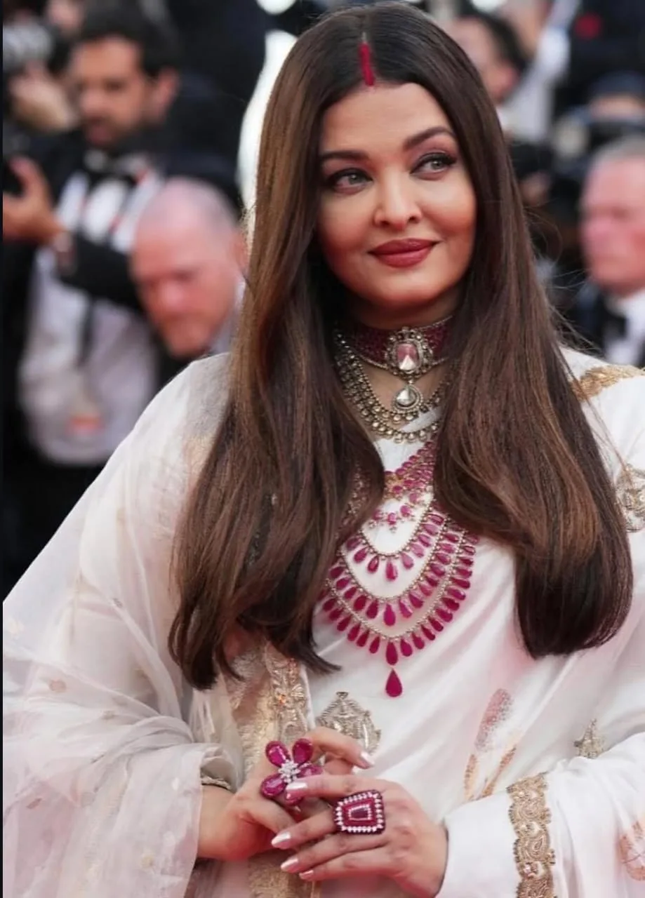 Aishwarya Rai Turns Heads at...