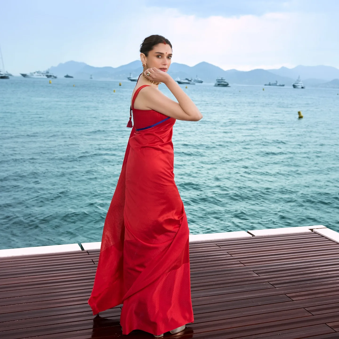 Aditi Rao Hydari Stuns in...