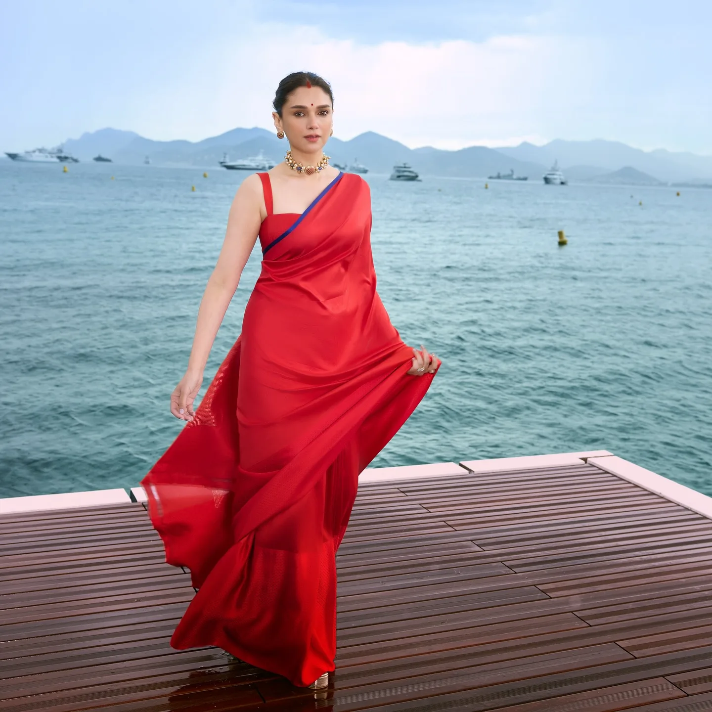 Aditi Rao Hydari Stuns in...