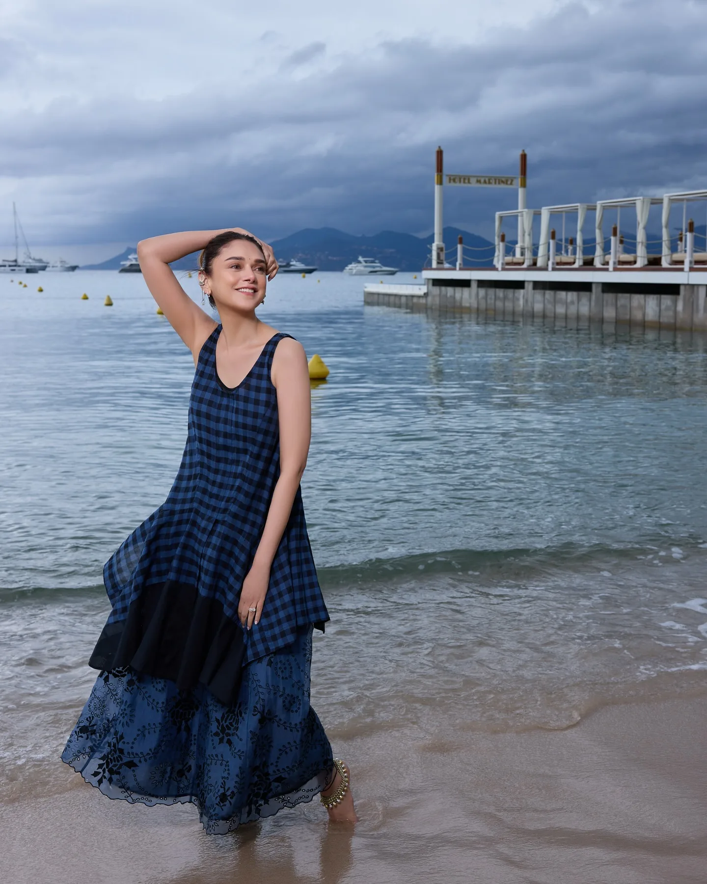 Aditi Rao Hydari Stuns in...