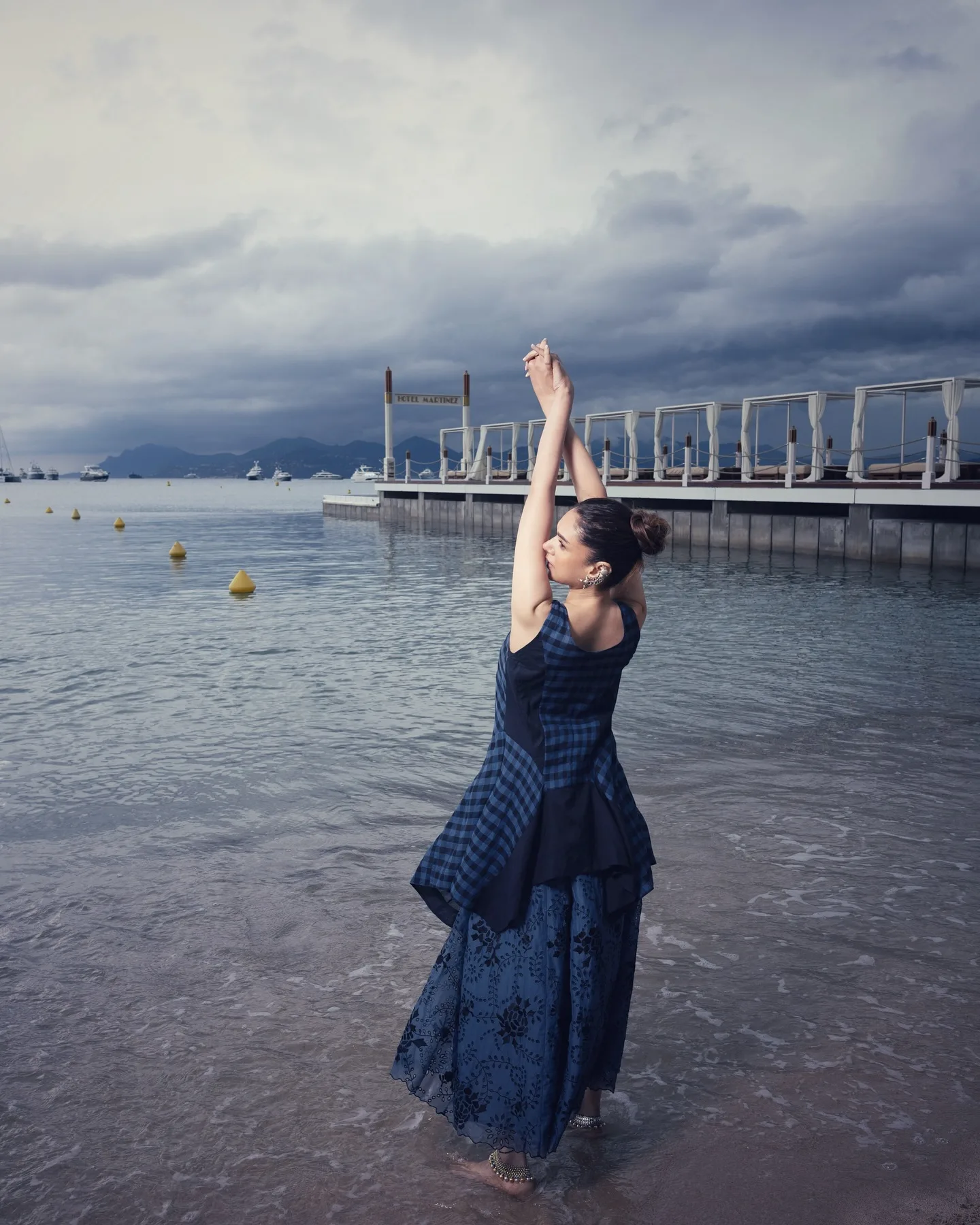 Aditi Rao Hydari Stuns in...