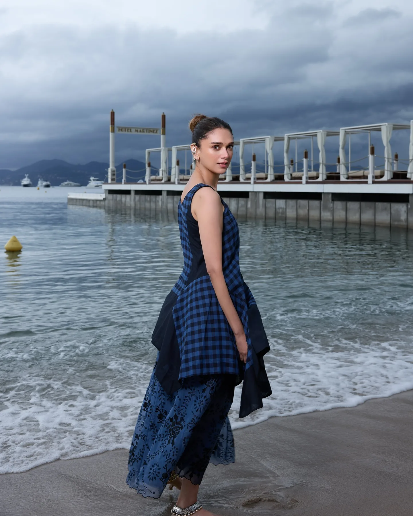 Aditi Rao Hydari Stuns in...