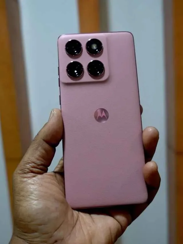 मोटोरोला Edge 60 Pro – बेस्ट परफॉर्मेंस ₹30K से कम