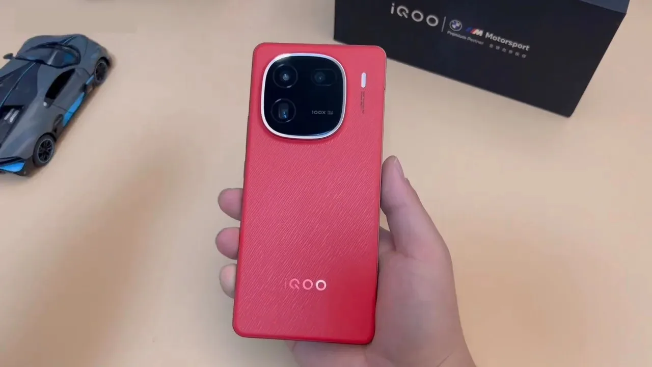iQOO 12 5G at Rs...