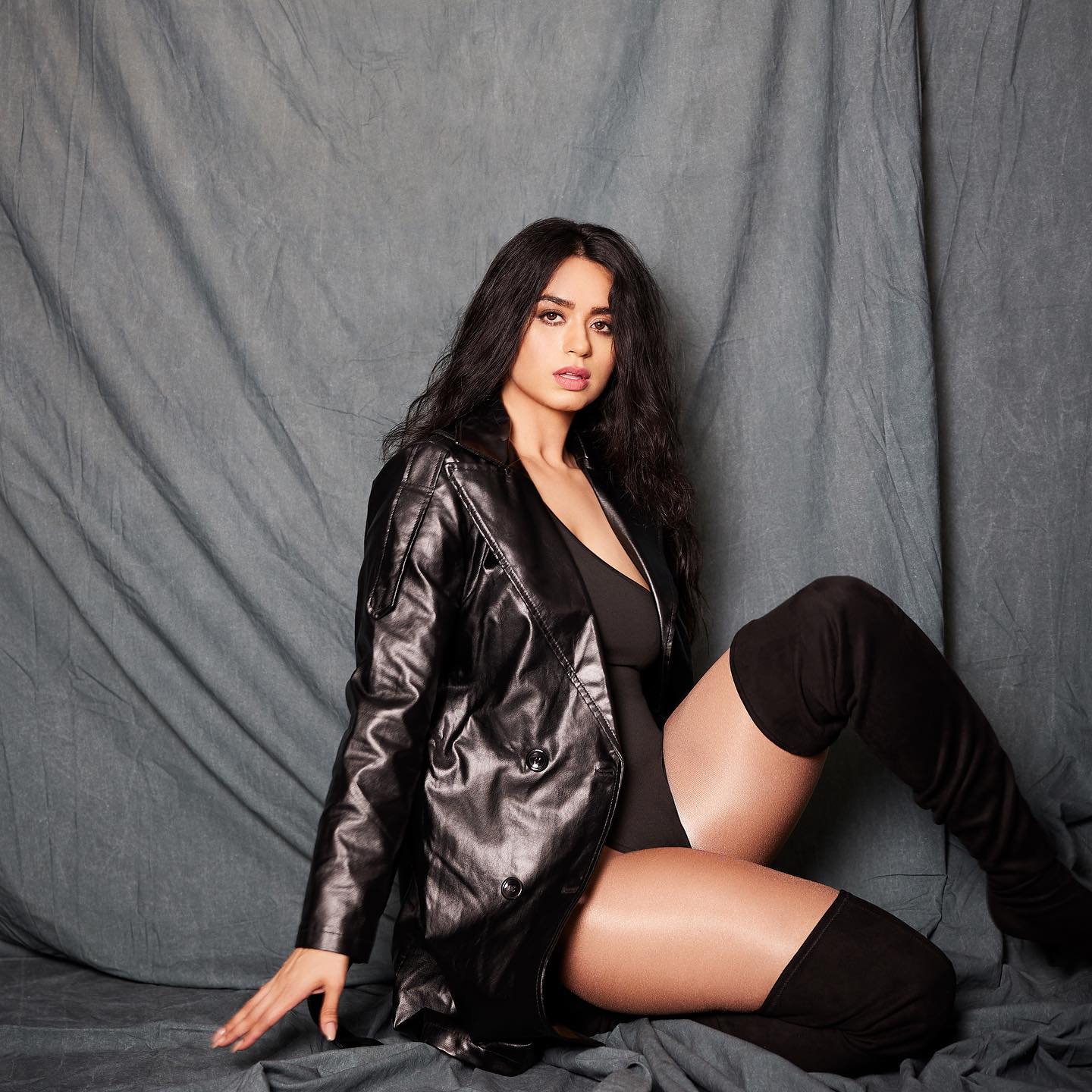 Soundarya Sharma’s Glamorous Look –...