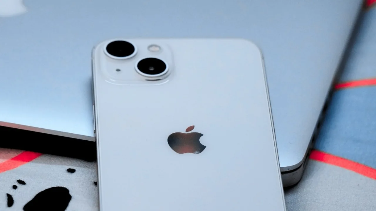 Apple iPhone 13 is