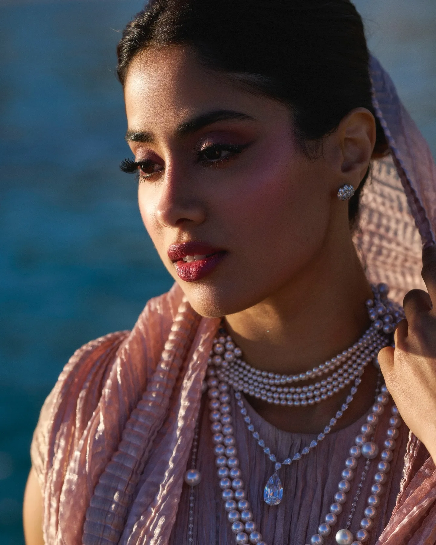 Janhvi Kapoor Stuns at Cannes...