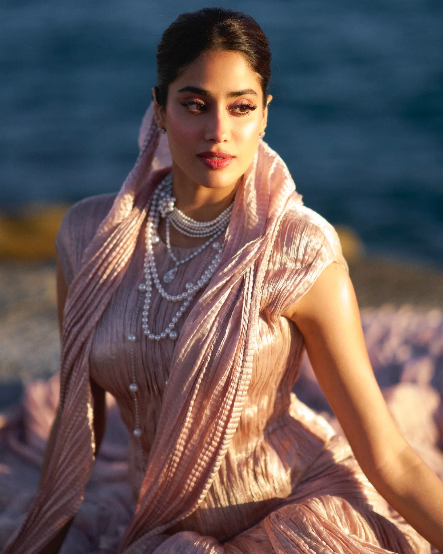 Janhvi Kapoor Stuns at Cannes...