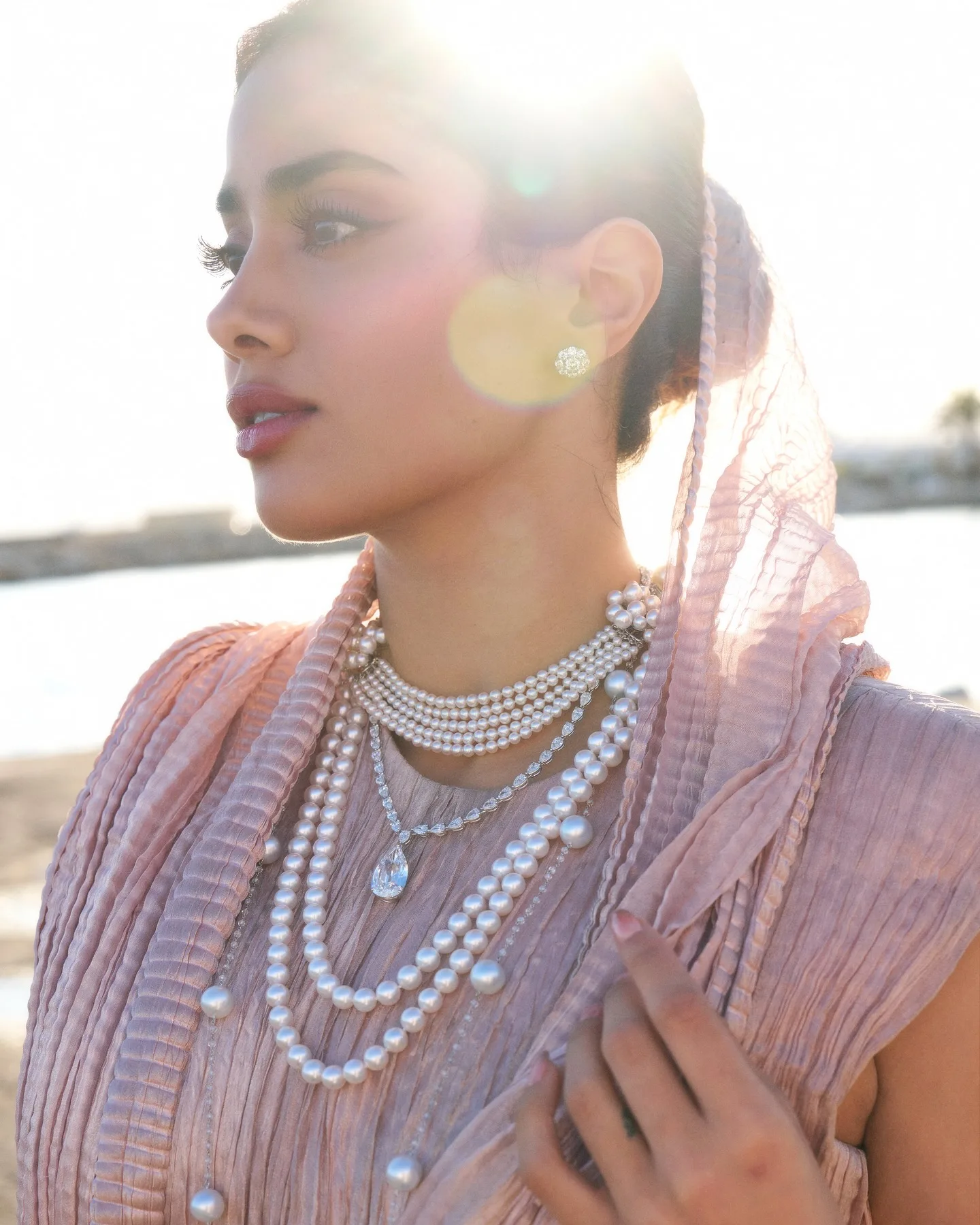 Janhvi Kapoor Stuns at Cannes...