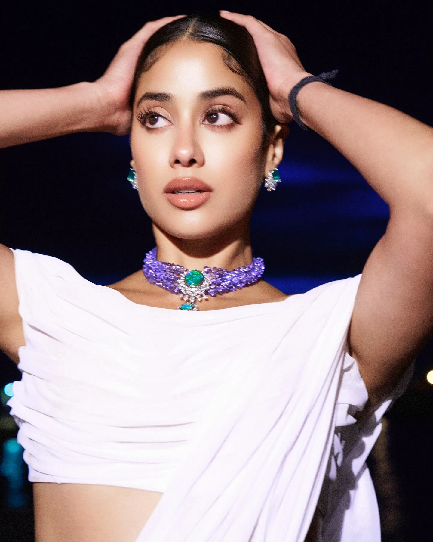Janhvi Kapoor Stuns in Off-Shoulder...