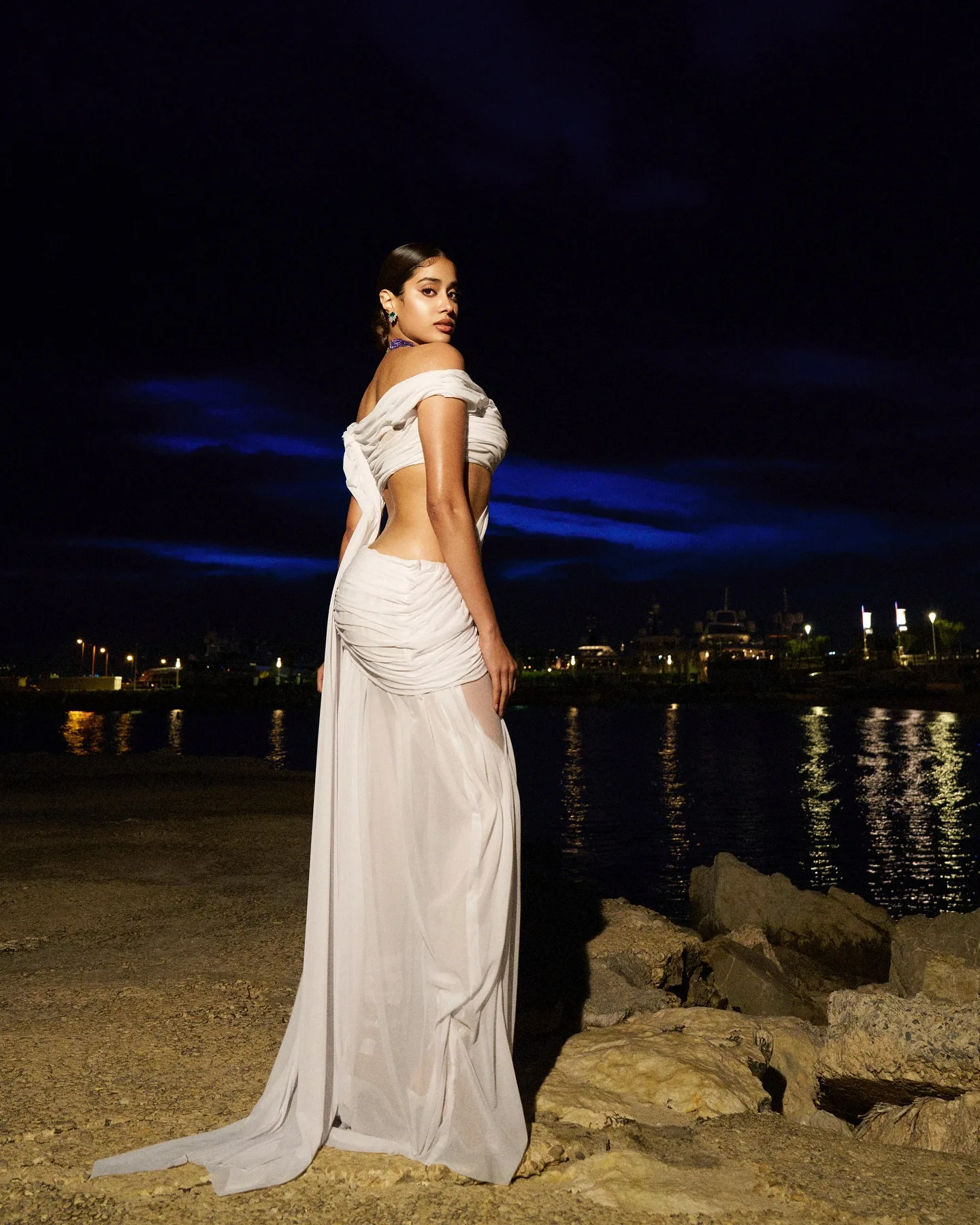 Janhvi Kapoor Stuns in Off-Shoulder...