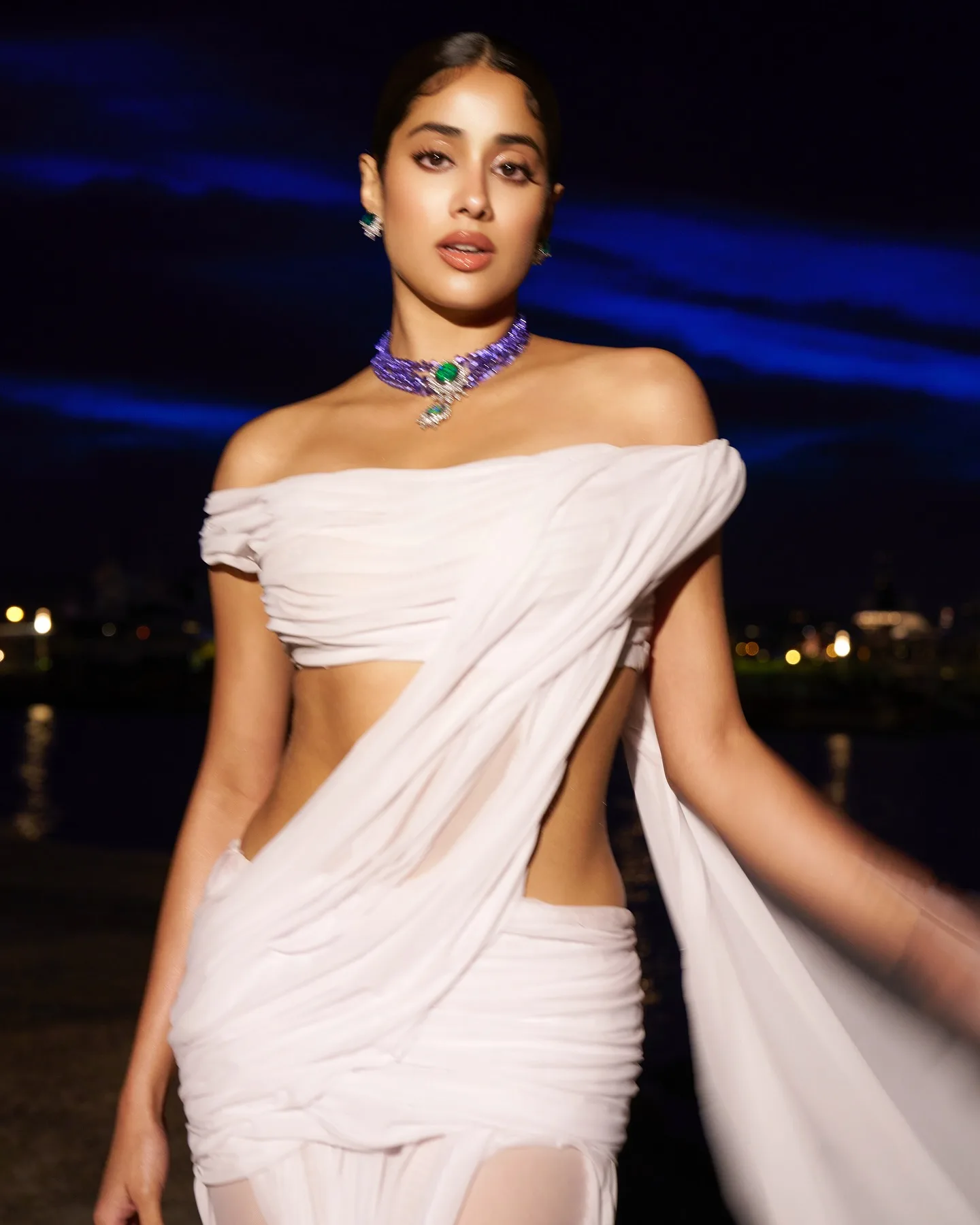 Janhvi Kapoor Stuns in Off-Shoulder...