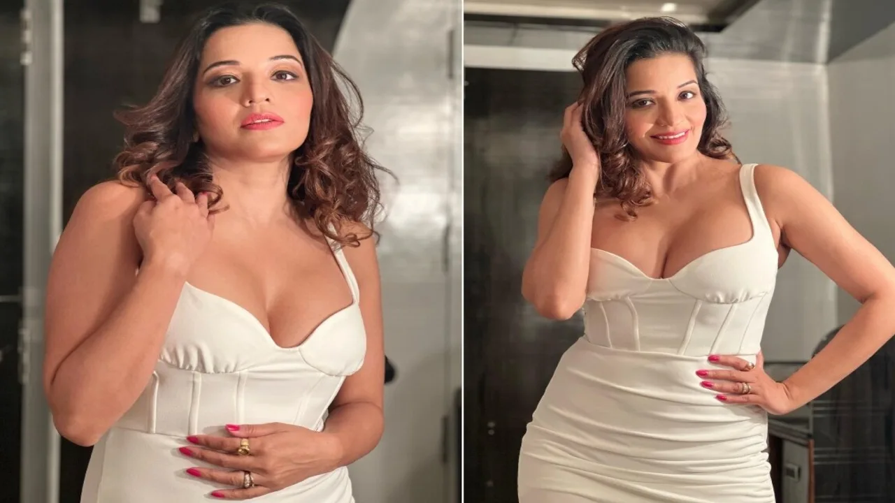 Monalisa Flaunts Her Curvy