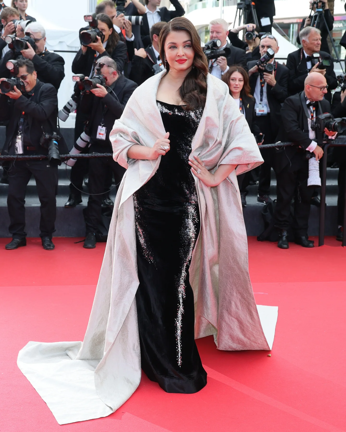 Aishwarya Rai Bachchan Stuns at...