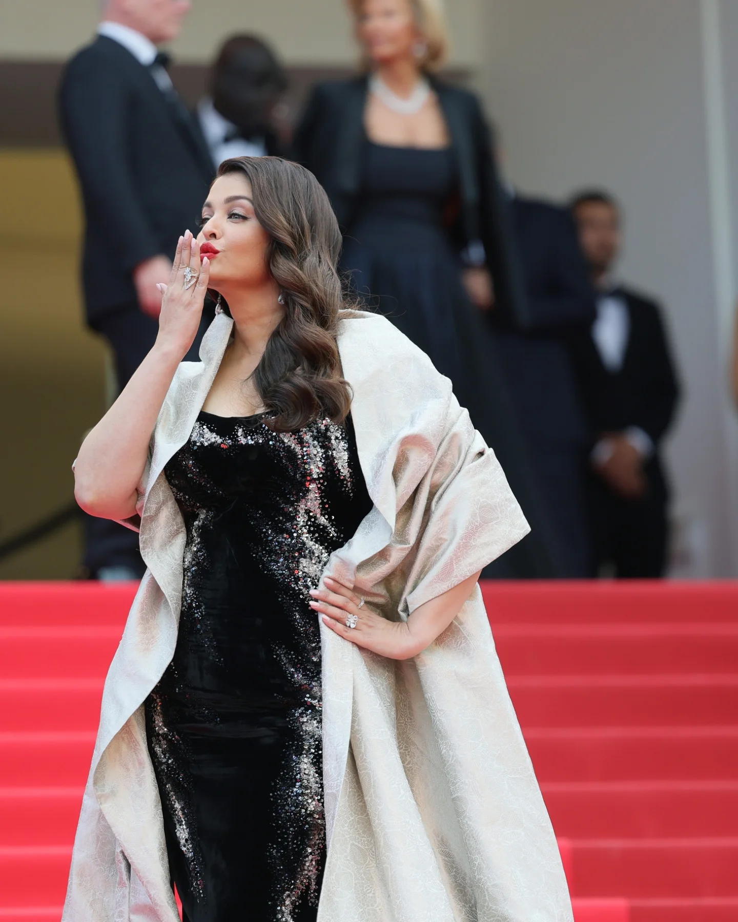 Aishwarya Rai Bachchan Stuns at...