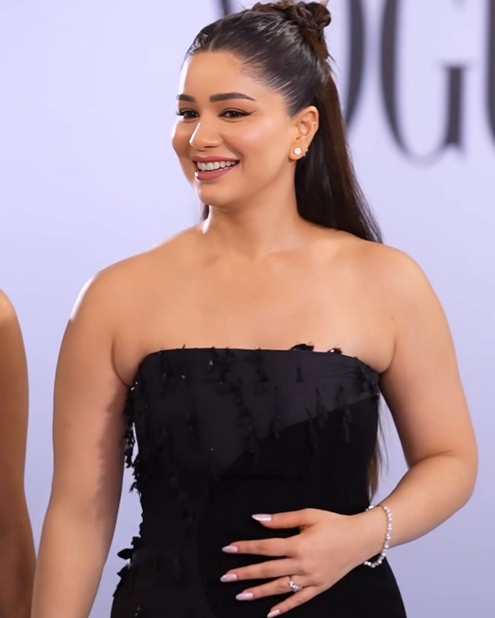 Sara Tendulkar Viral Black Dress...