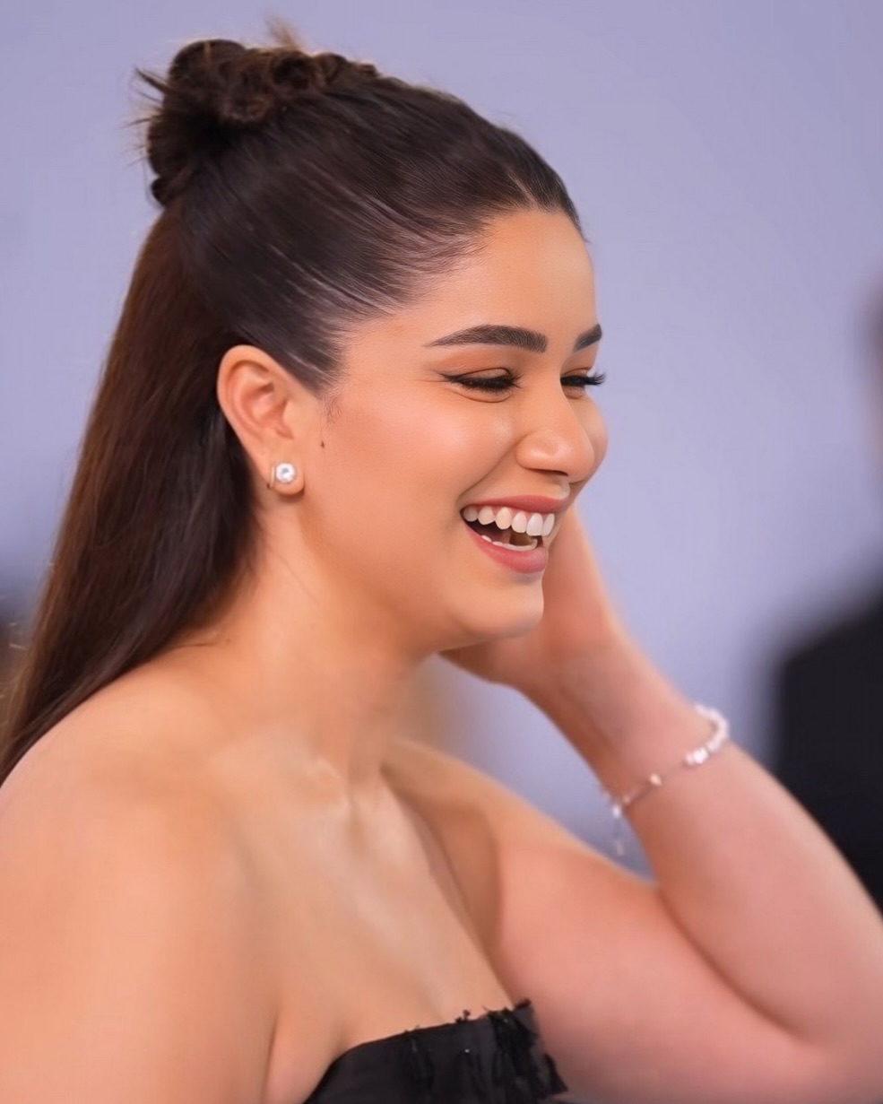 Sara Tendulkar Viral Black Dress...