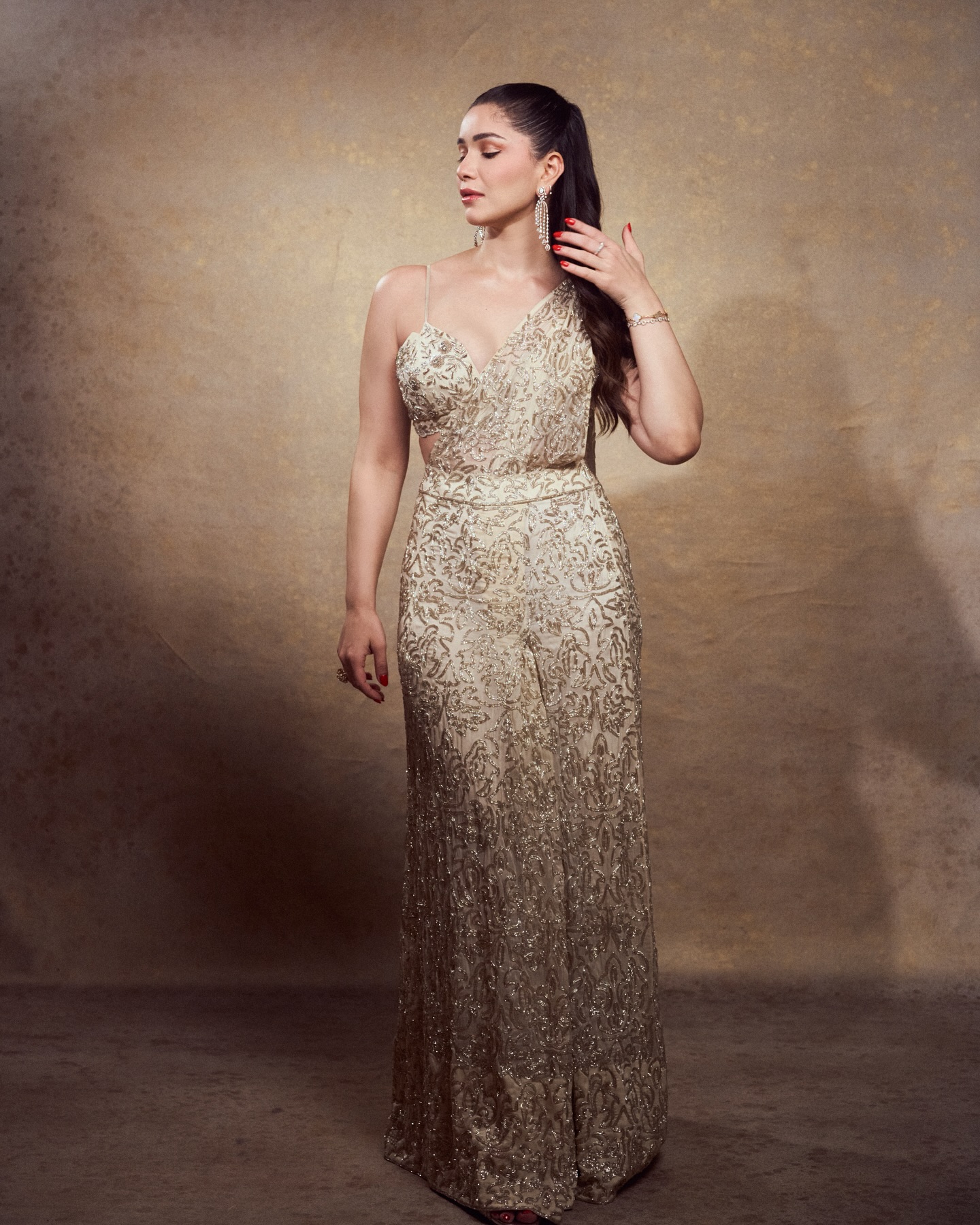 Sara Tendulkar Dating Siddhant Chaturvedi?...