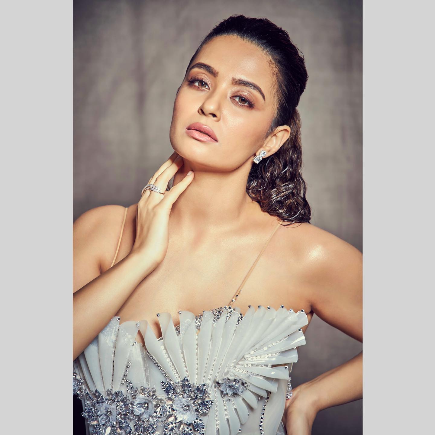 Surveenchawla 1569690985 2143045774359896397 200728750