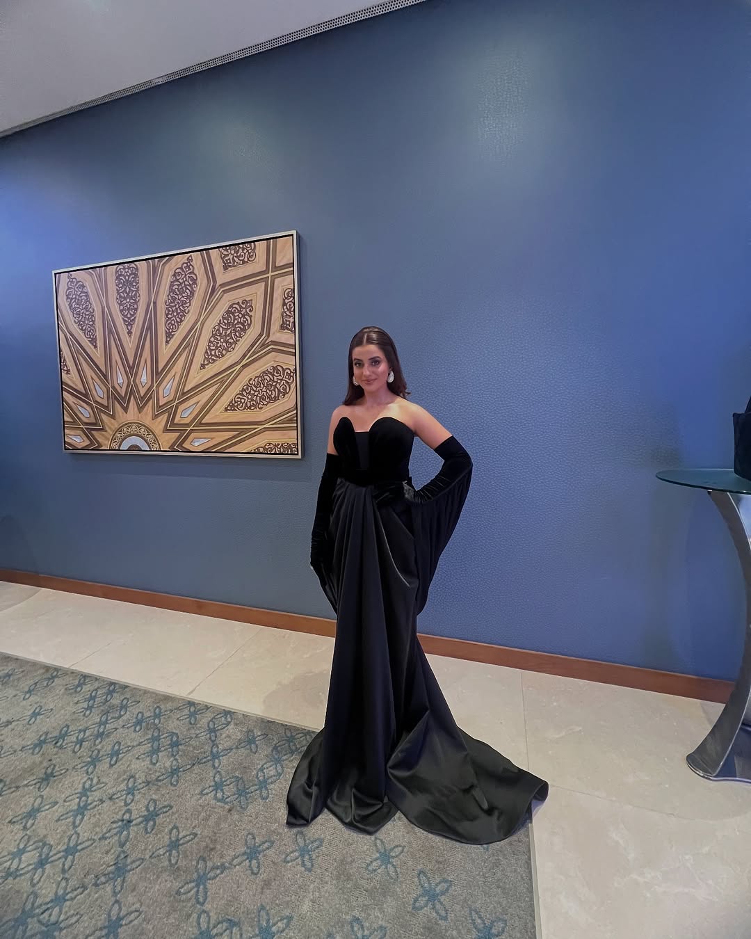 Killer Poses & Bold Glamour-Akshara...