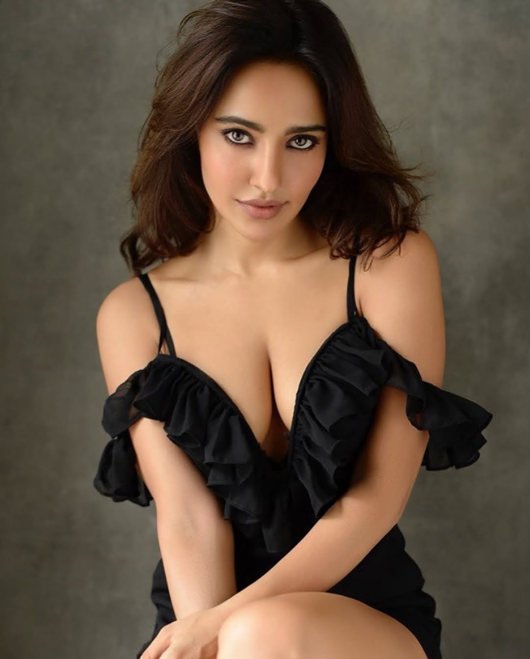 Hot & Stunning Neha Sharma...