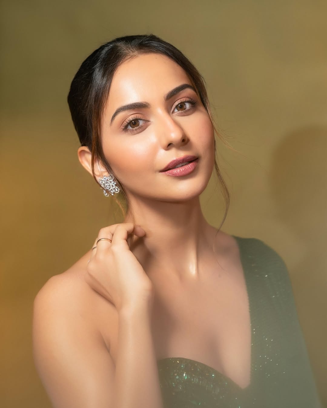Rakul Preet Singh Slays in...