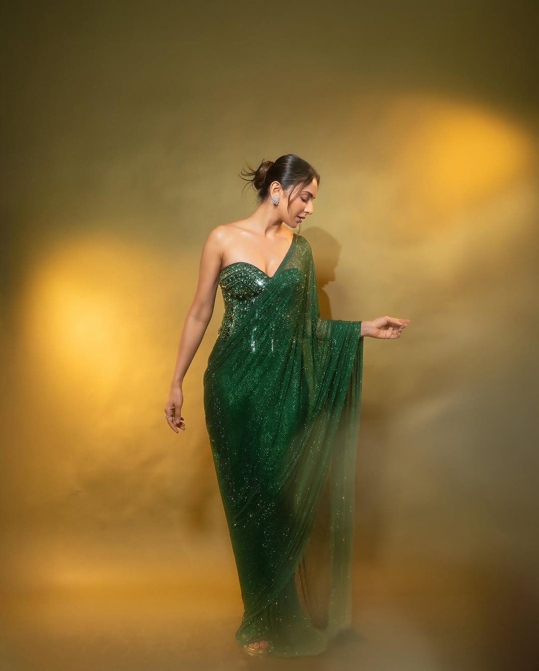 Rakul Preet Singh Slays in...