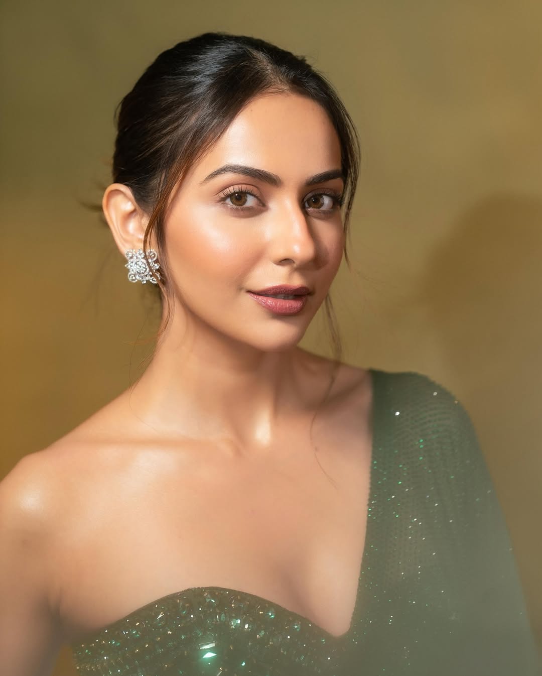 Rakul Preet Singh Slays in...