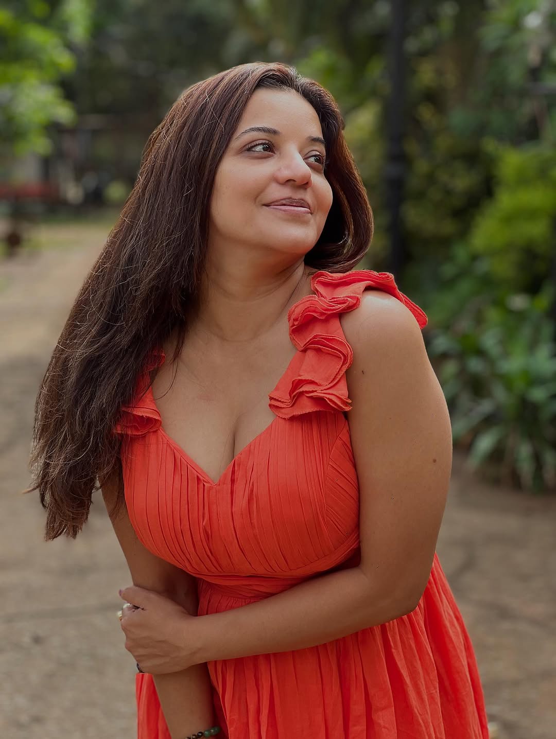 Bhojpuri Actress Monalisa Red-Hot Glam...