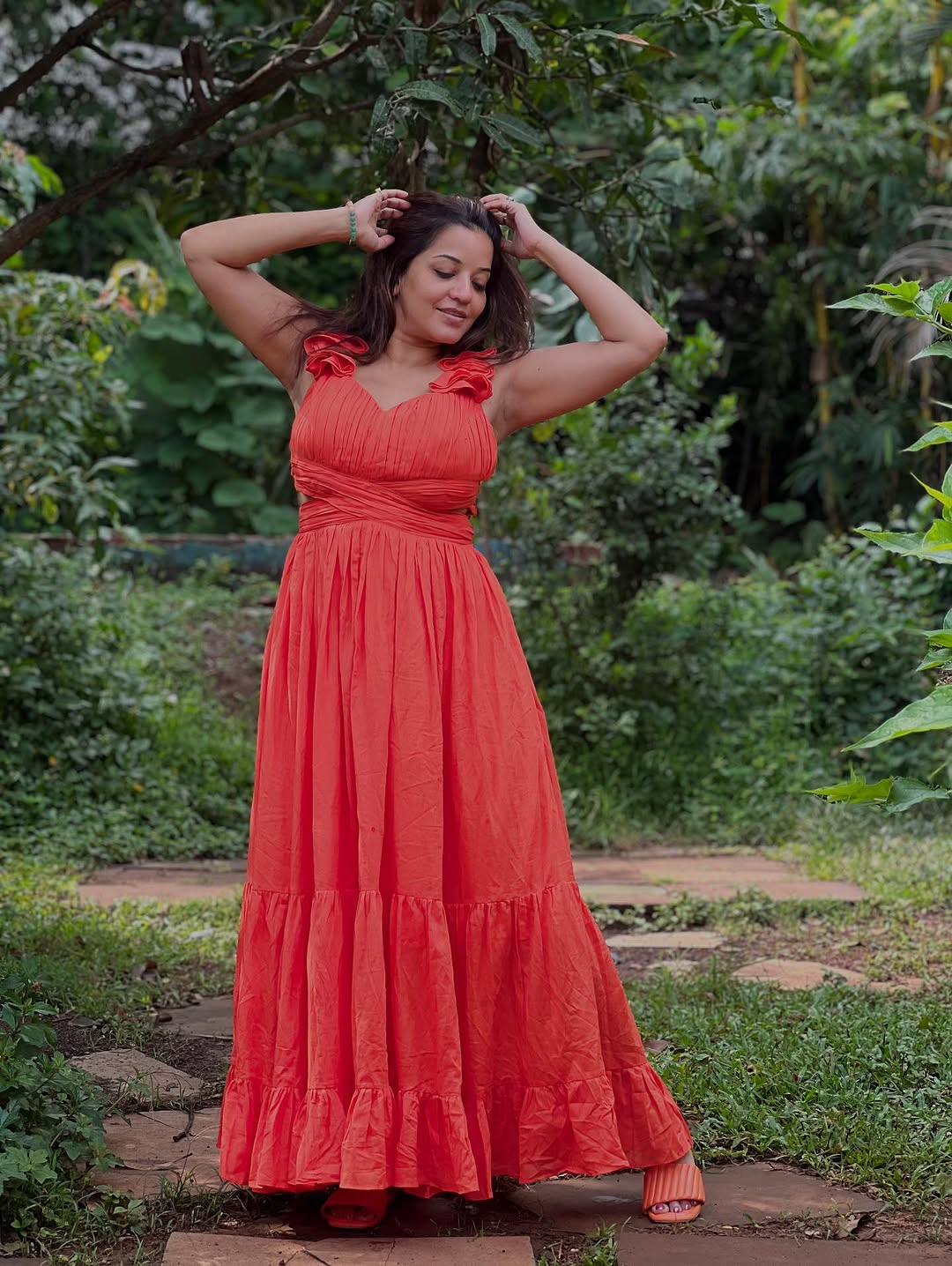 Bhojpuri Actress Monalisa Red-Hot Glam...