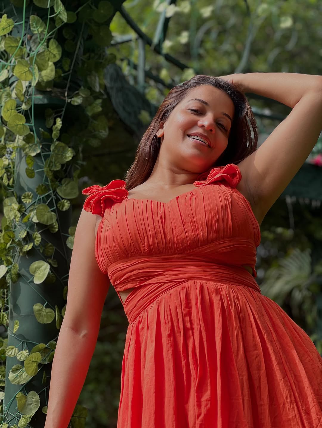 Bhojpuri Actress Monalisa Red-Hot Glam...