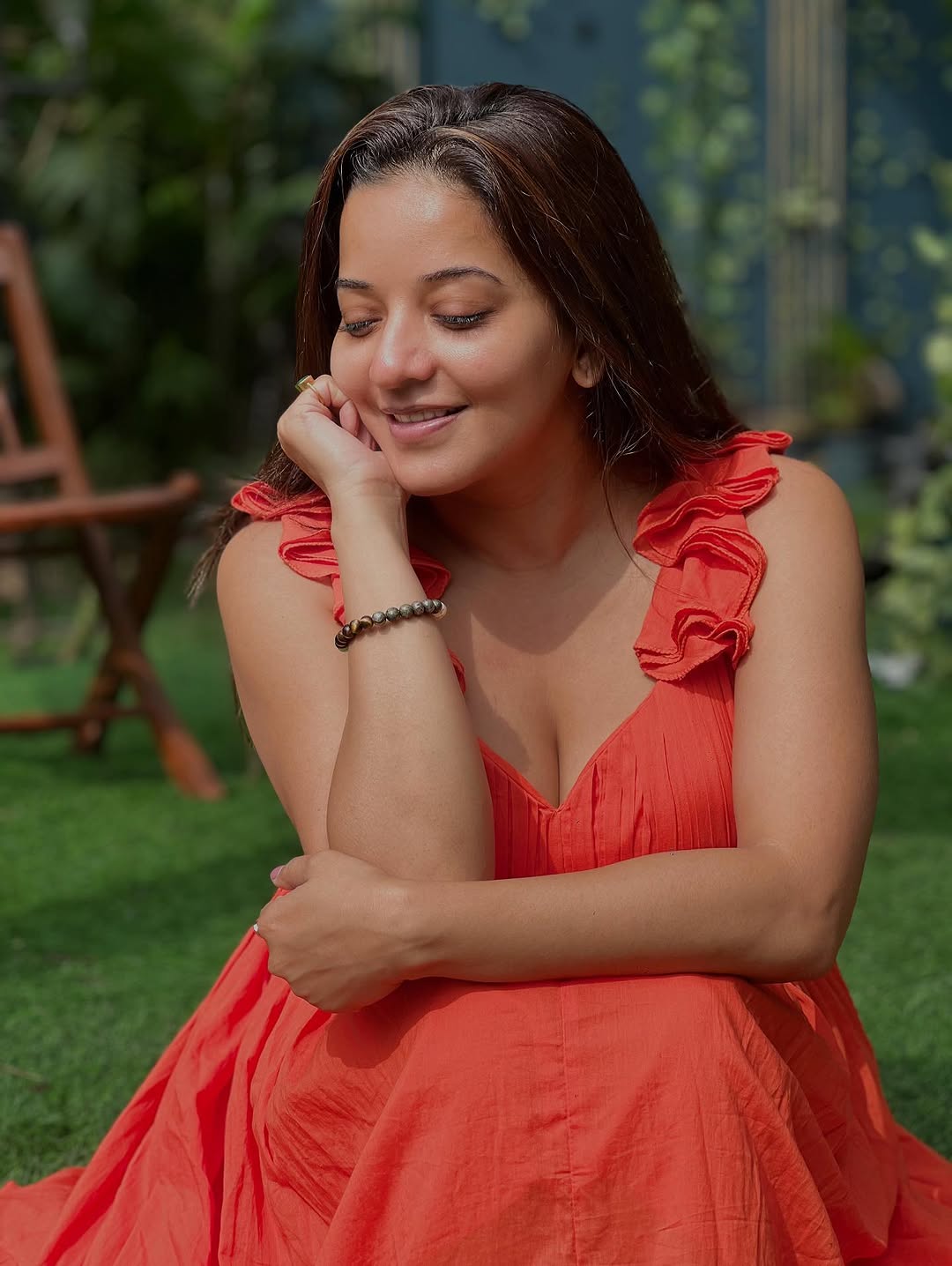 Bhojpuri Actress Monalisa Red-Hot Glam...