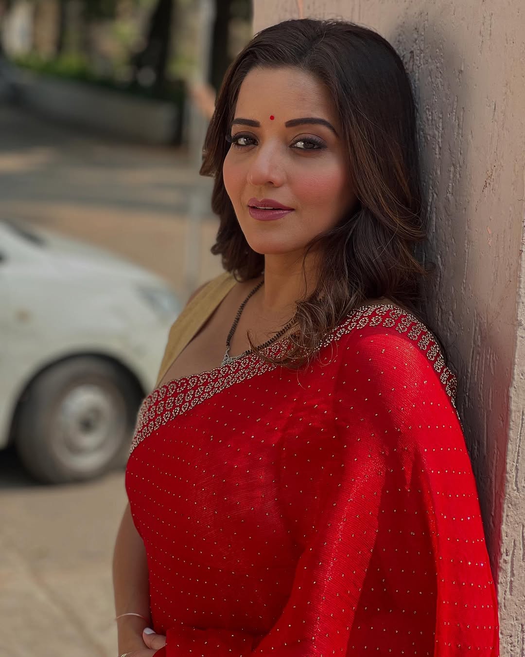 Bhojpuri Star Monalisa Glamorous Red...