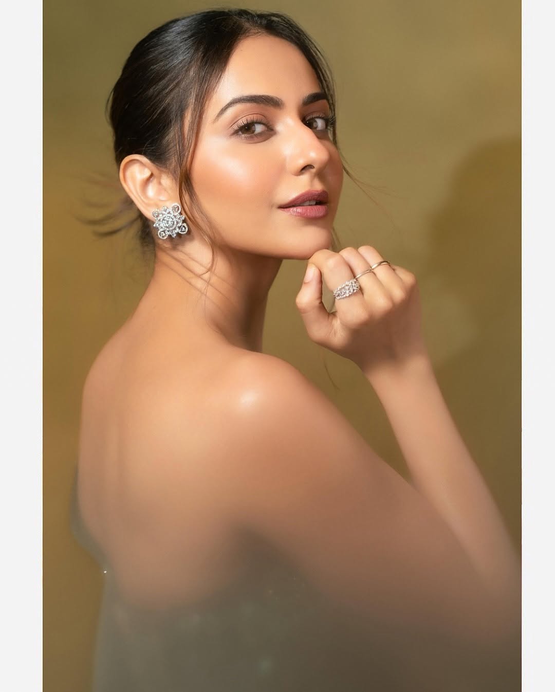 Rakul Preet Singh Slays in...