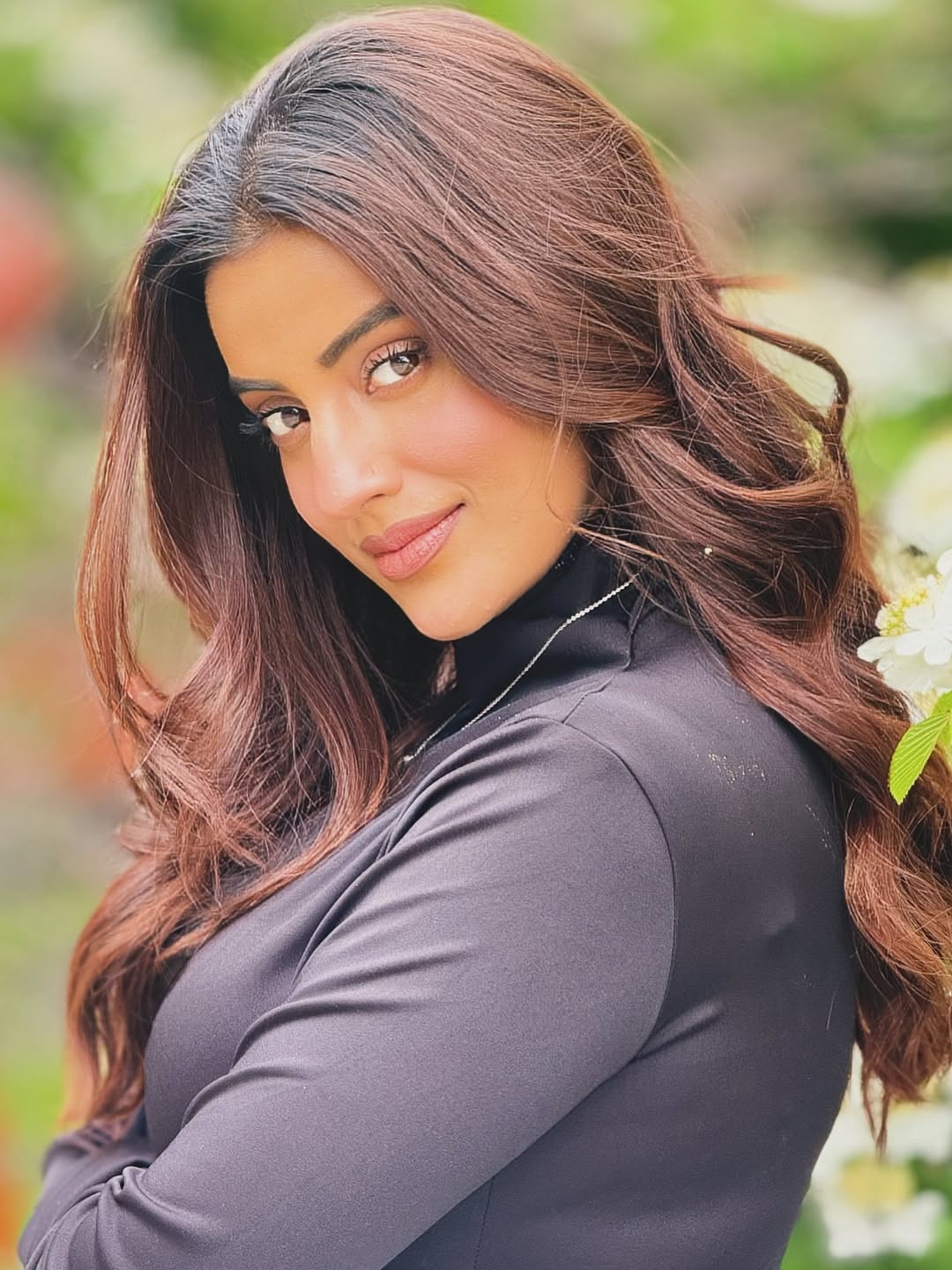 Bhojpuri Actress Akshara Singh Bold...