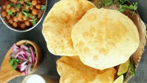 Restaurant-like soft and fluffy Bhatura : बनाने की आसान रेसिपी
