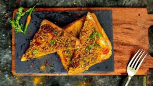 ब्रेड बेसन टोस्ट रेसिपी: बच्चों का फेवरिट हेल्दी ब्रेकफास्ट : 10 मिनट में तैयार!