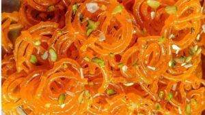How to Make Crispy, Juicy Jalebi at Home – Halwai-Style Recipe & Pro Tips
